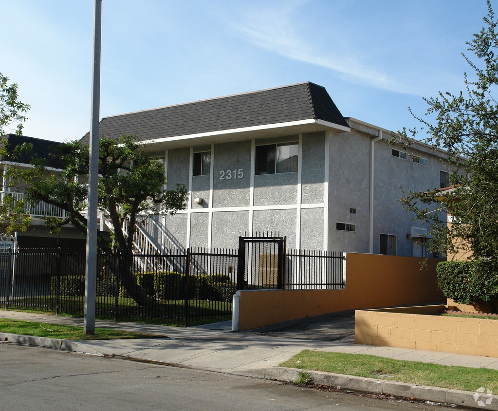 Building Photo - 2311-2315 N Fairview St