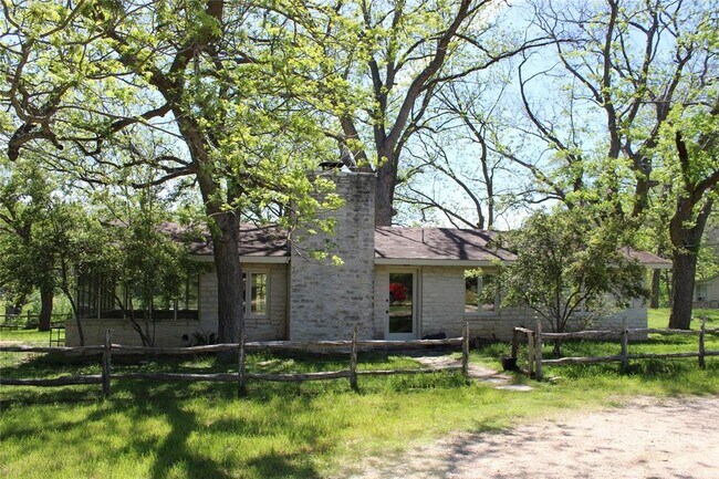 Foto del edificio - 204 Lazy L Ln