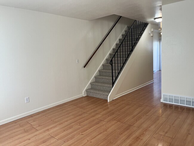 Foto del edificio - 15761 E 13th Pl