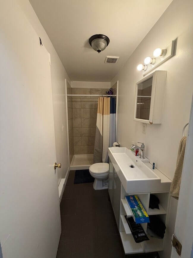 Foto del edificio - 1630 N Sydenham St