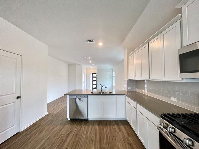 Foto del edificio - 126 Canley Lp