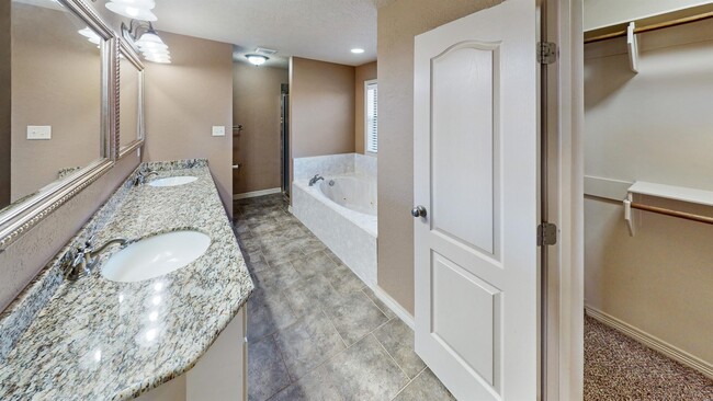 Building Photo - 2706 Colony Creek Dr