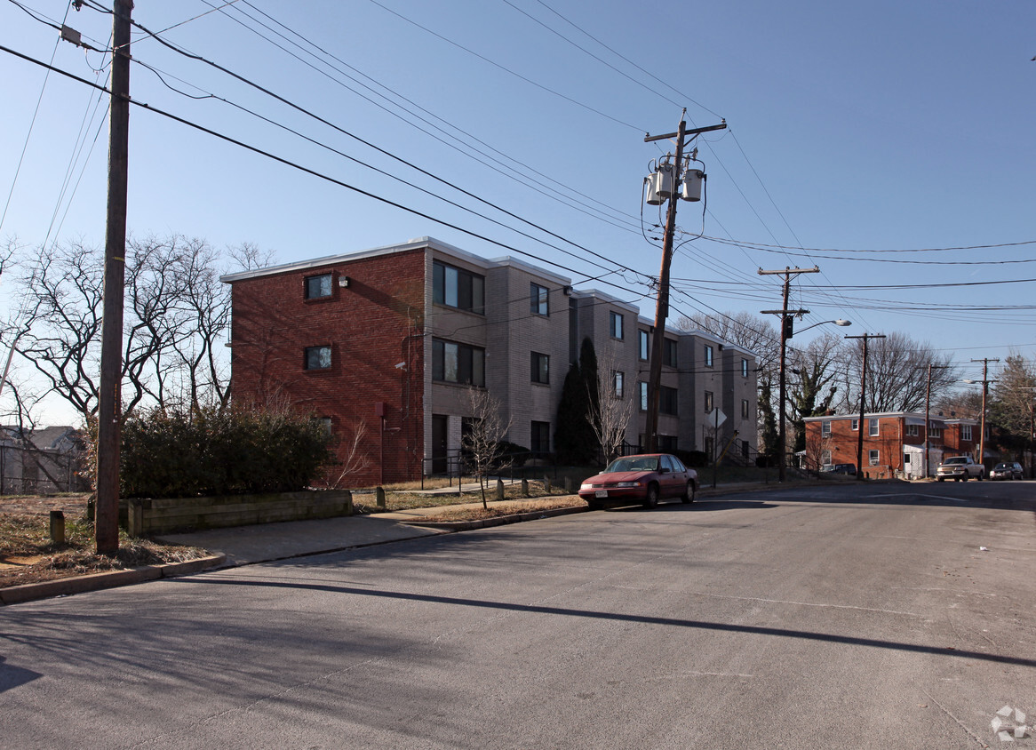 Primary Photo - 851 Yuma St SE