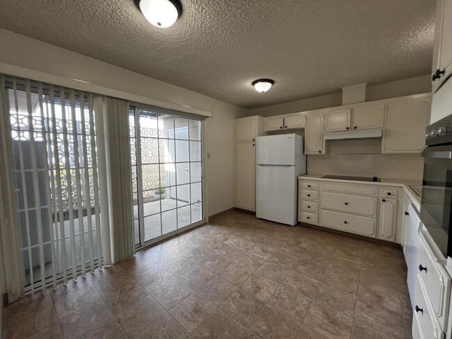 Foto del edificio - 2450 14th Ave