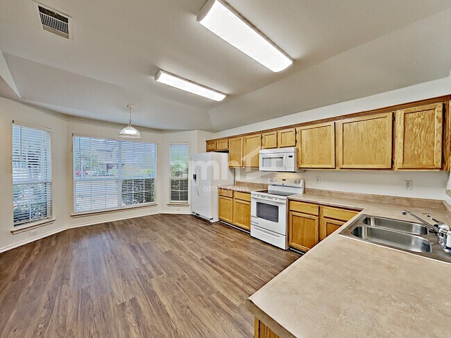 Building Photo - 10043 Stagecoach Bay