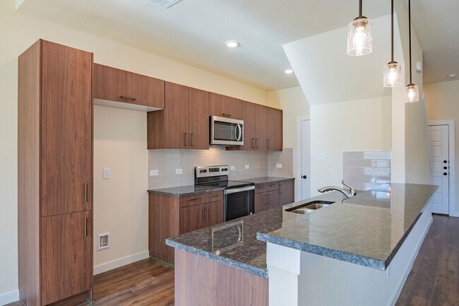 Foto del edificio - AVAILABLE NOW! GORGEOUS 4 BEDROOM DUPLEX LOCATED IN MIDLOTHIAN ISD!