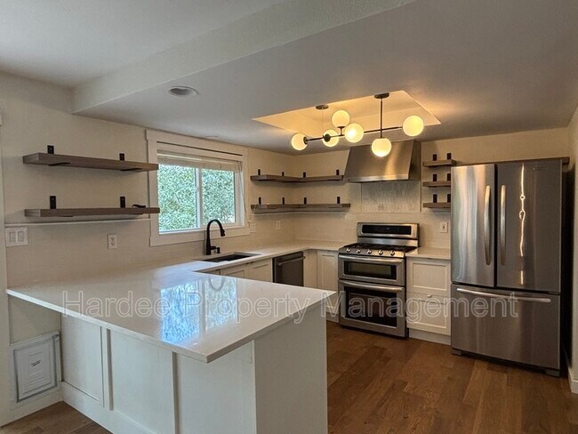 Building Photo - 3511 N Barberry Dr