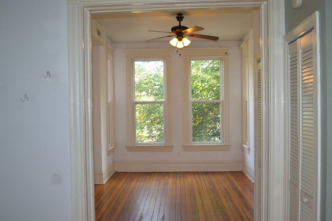 Building Photo - 1448 N Maplewood Ave