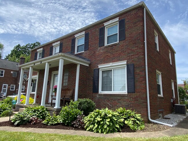 Foto del edificio - 413 Raff Rd NW
