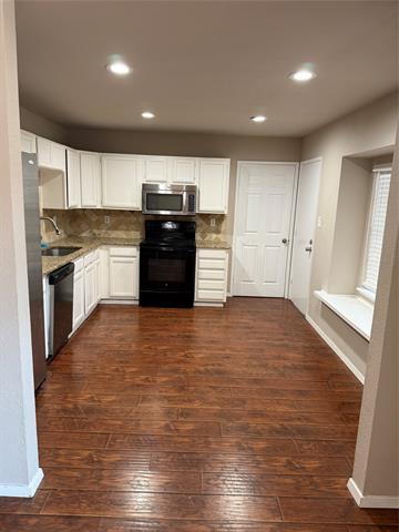 Building Photo - 504 Scarlet Oak Dr