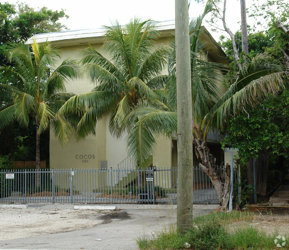 Building Photo - 3184 SW 27th Ave