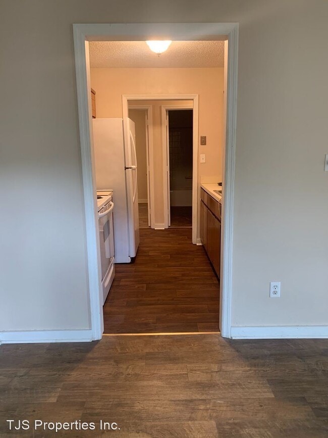 Building Photo - 3 br, 2 bath House - 301 Panther Trail