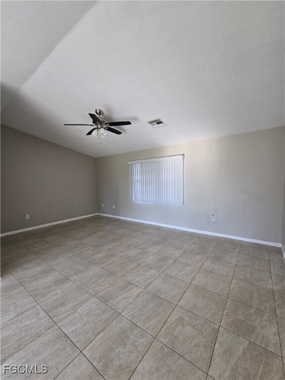 Foto del edificio - 4815 Triton Ct E