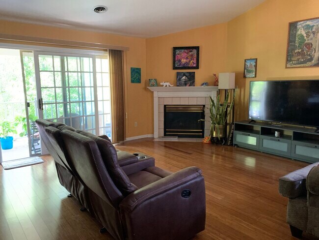 Building Photo - 9814 Parkway Dr