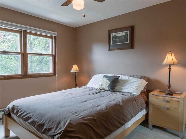 Foto del edificio - 2700 Dale Street North, Unit 210