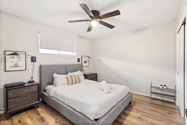 Building Photo - Fashion Square Apt3|SWVillage|Scottsdale|8...