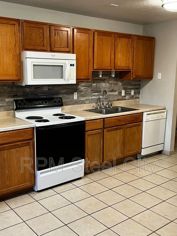 Foto del edificio - 1719 Oakshire Ln