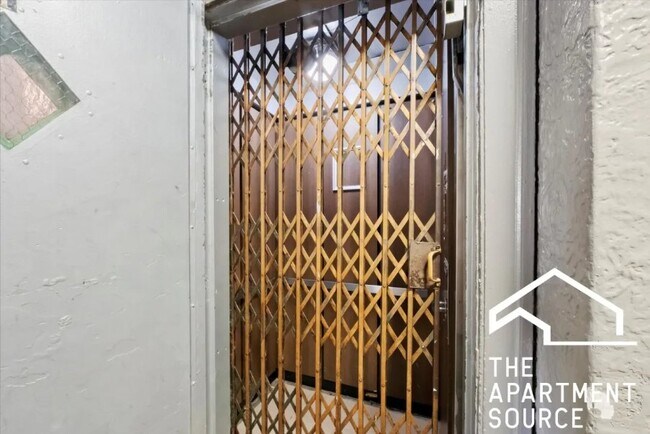 Foto del edificio - 2538 N Sawyer Ave