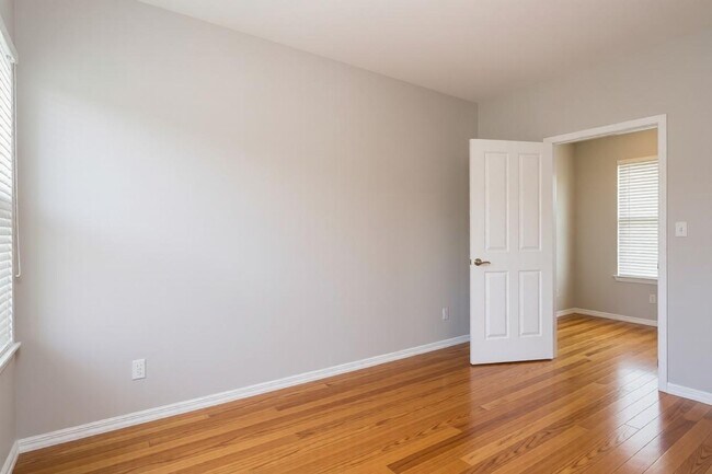Foto del edificio - 3901 Lick Mill Blvd