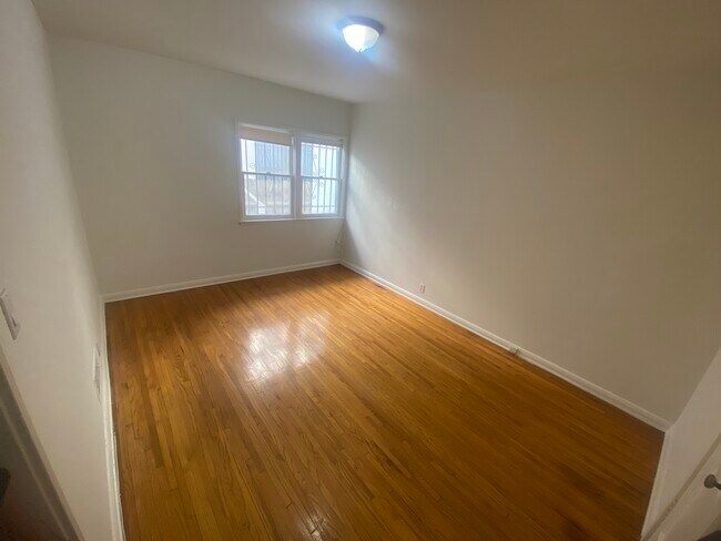 Foto del edificio - 620 S Cloverdale Ave