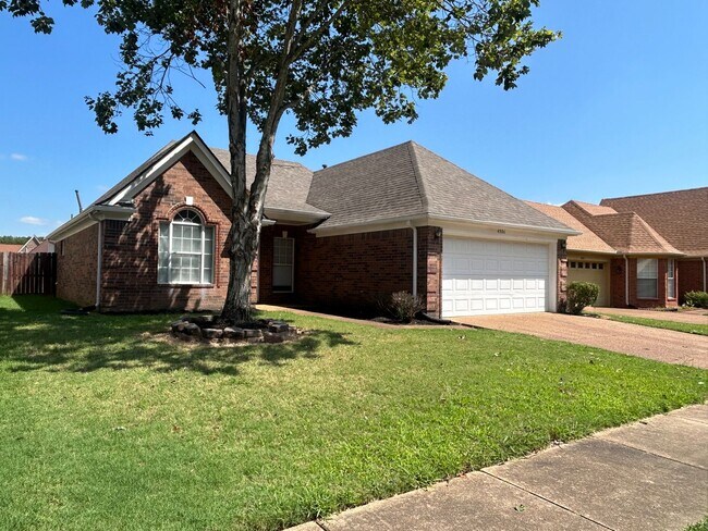 Foto del edificio - Cozy home in The Commons neighborhood offering split bedroom floor plan! Back yard is fully fence...