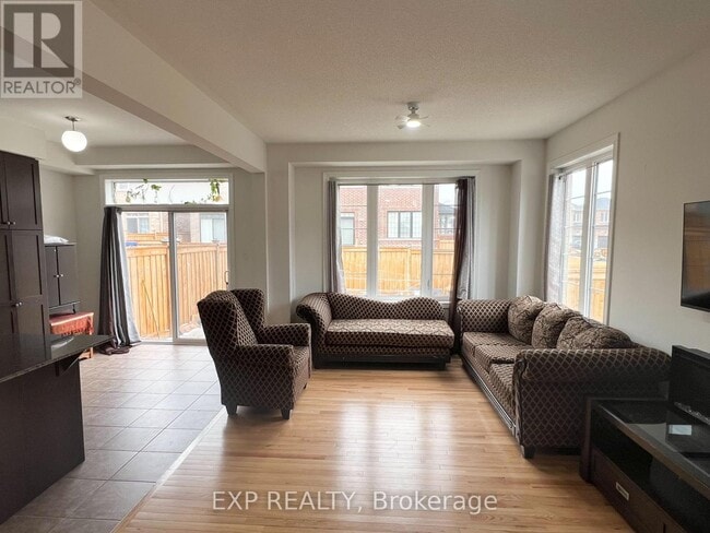 Building Photo - 2 Littlewood Dr