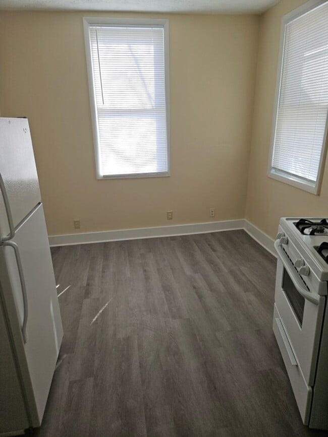 Photo - 327 Stanley Ave Apartment