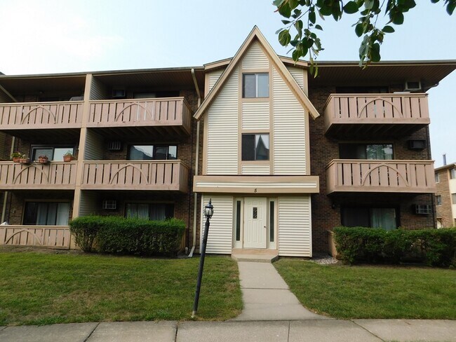 Building Photo - 5 Echo Ct