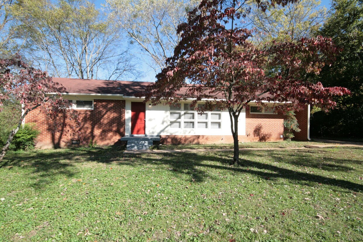 Foto principal - 4413 Lakeview Dr NW