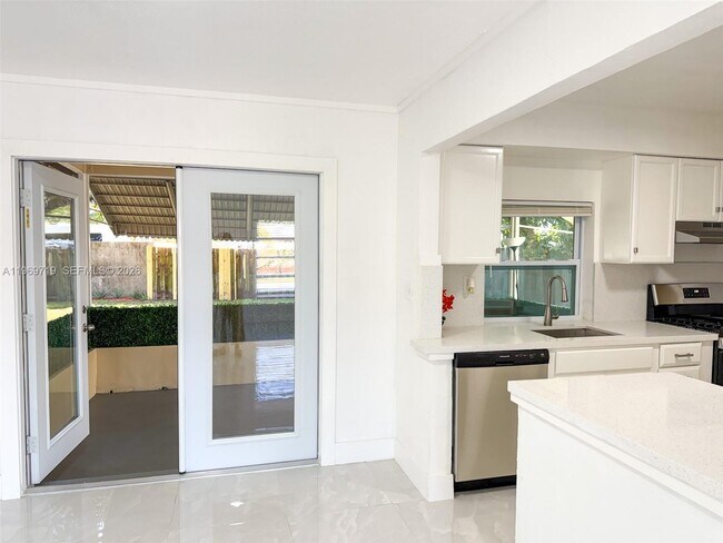 Foto del edificio - 7040 NW 24th St