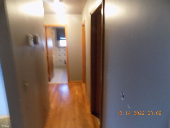 Foto del edificio - 2 br, 1.5 bath House - 27282 James St