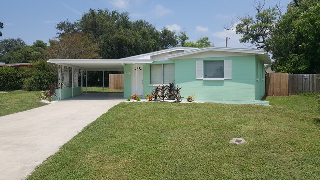 Building Photo - 10277 117th Terrace N