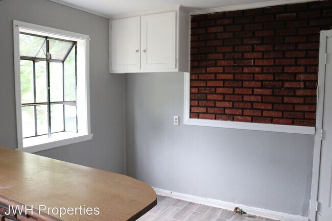 Building Photo - 2 br, 1 bath House - 3051 Valley Ridge Dr