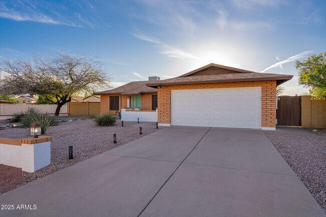 Foto del edificio - 16602 N 66th St