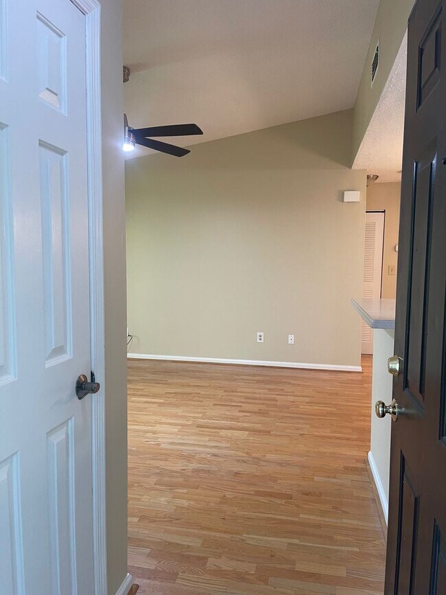 Foto del edificio - Condo in the Heart of Sandy Springs