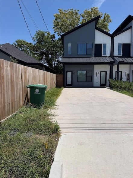 Building Photo - 8114 Double