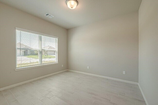 Foto del edificio - 5810 Lilac Cv Ct