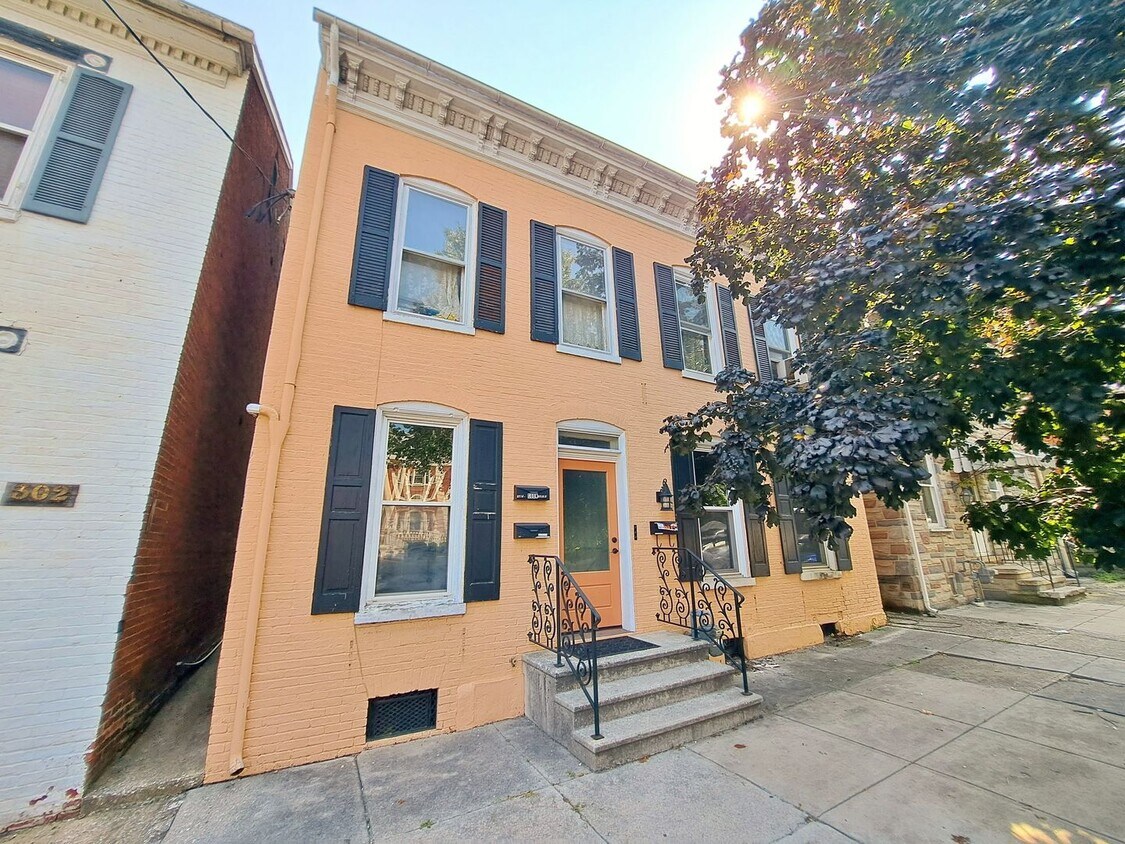 Primary Photo - 304 Baltimore St