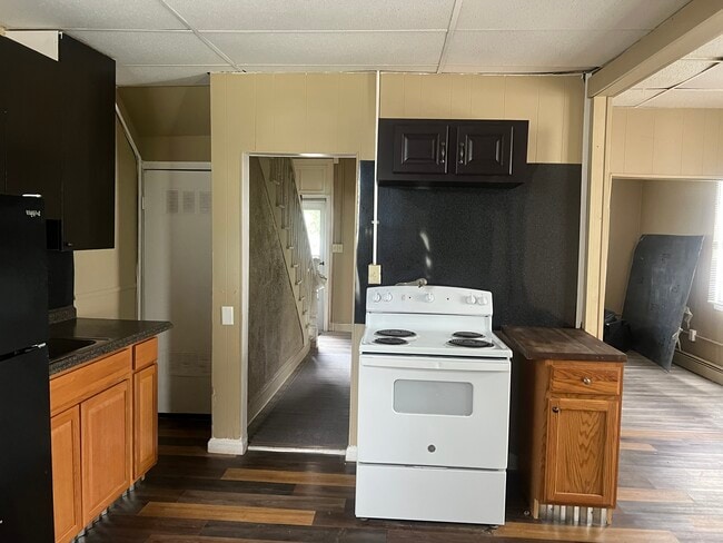Kitchen - 121 Larch St