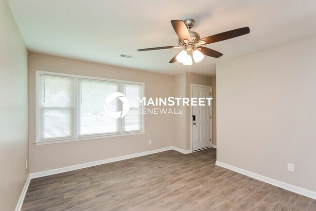Foto del edificio - 3 Bedroom Pet-Friendly Home in Jonesboro, ...