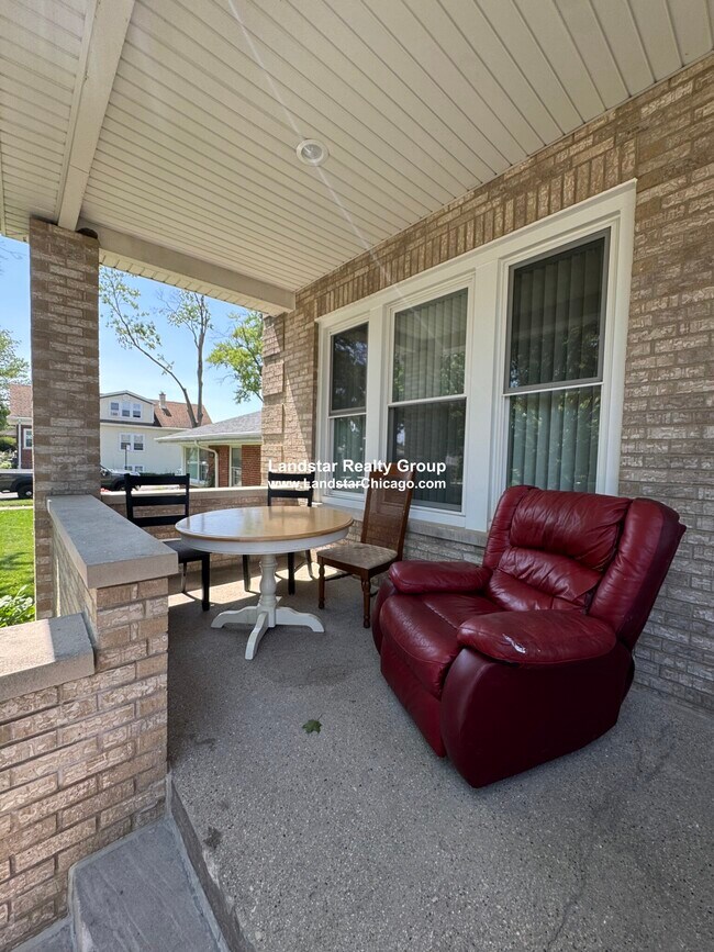 Building Photo - 3904 N Nordica Ave