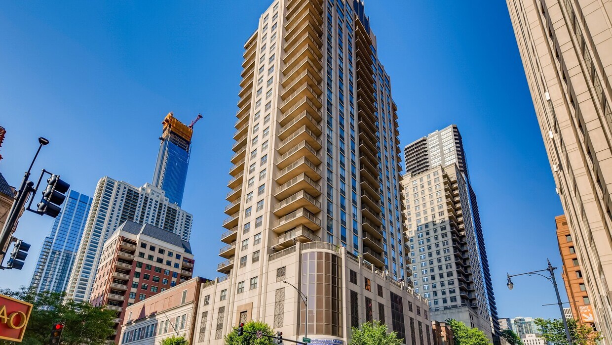 Primary Photo - 635 N Dearborn St