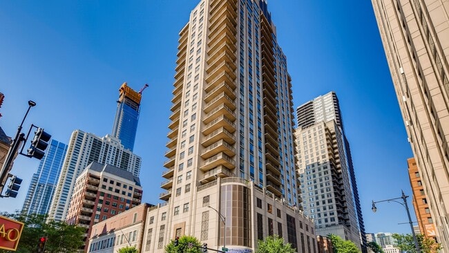 Building Photo - 635 N Dearborn St