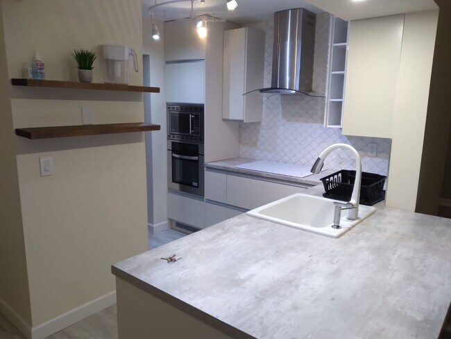 Building Photo - Flexible Lease Term Rental Available at Po...