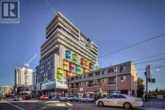 Building Photo - 297 College St