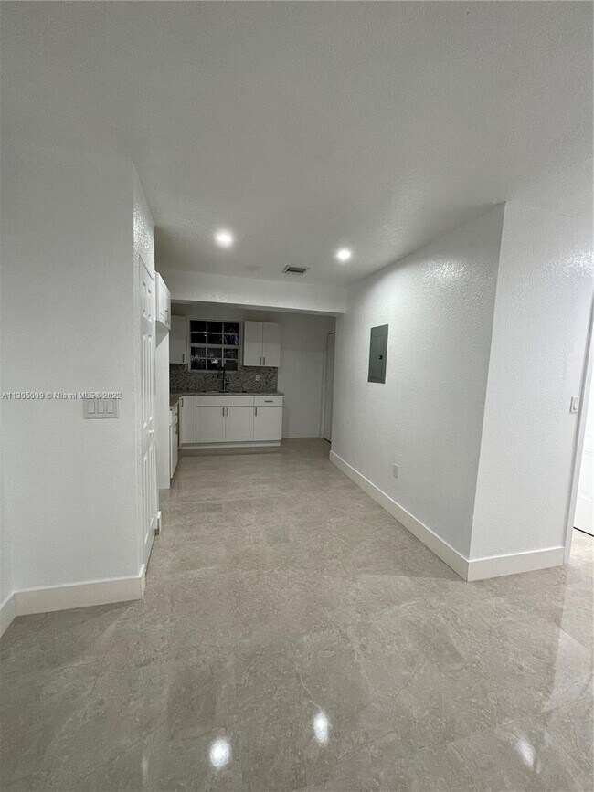 Foto del edificio - 10980 SW 6th St