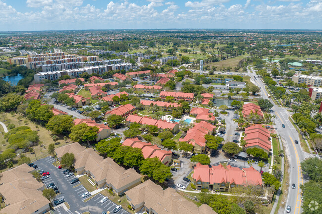 Building Photo - La Hacienda Country Club