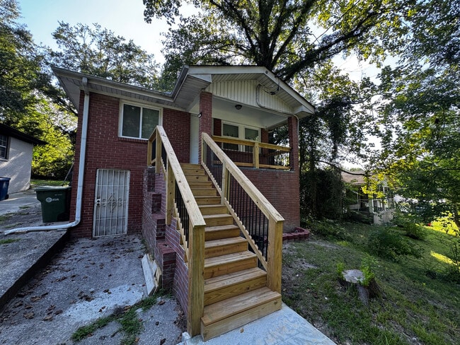 Building Photo - Room in House on Spellman St NW