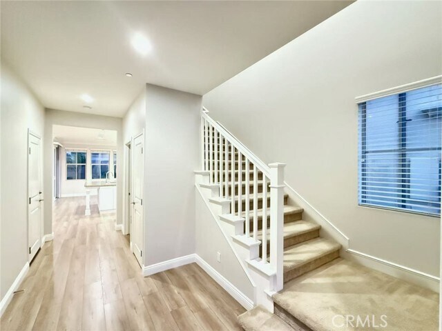 Building Photo - 30 Diamond