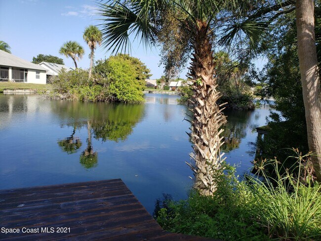 Building Photo - 2575 Palm Lake Dr